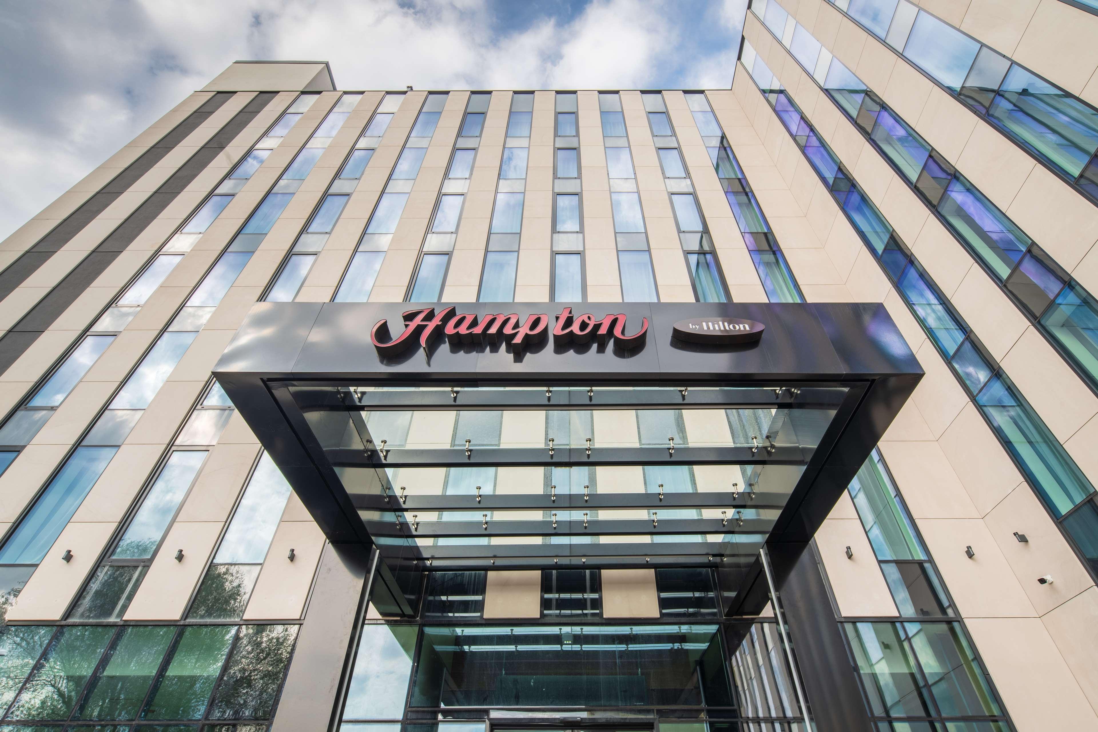 Отель Hampton By Hilton Warsaw Mokotow Экстерьер фото